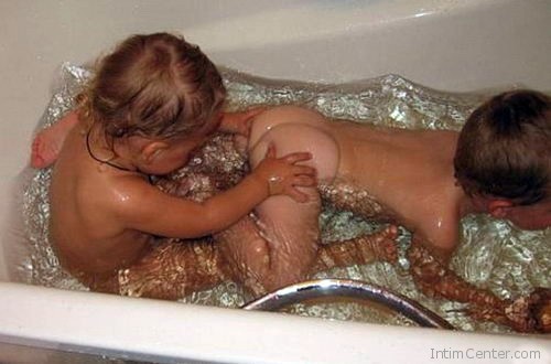 gyerkek_kiváncsisaga_meztelen_furdozeskor